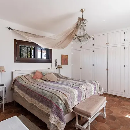Larwik * Frigiliana